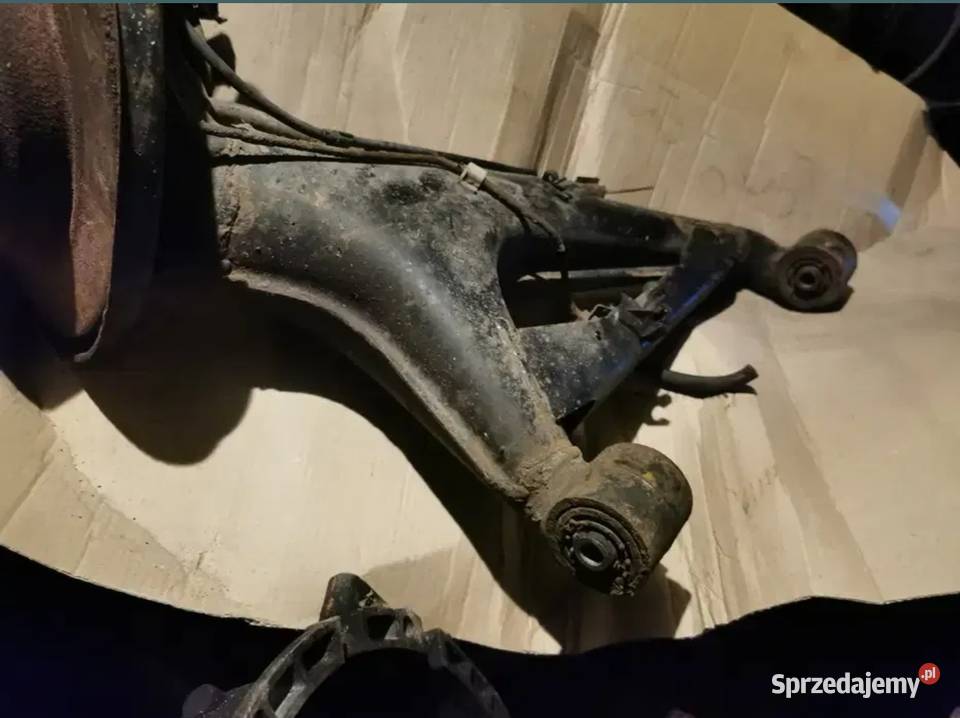 Wahacz piasta prawy tył BMW e34 osobowe Wahacze Żory