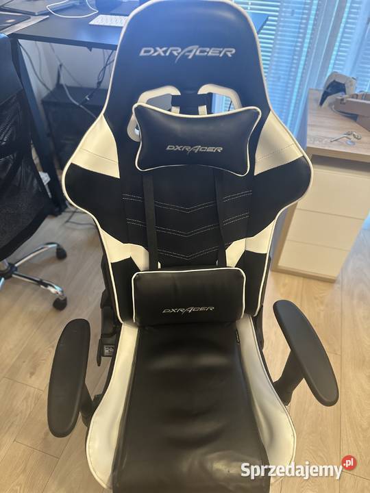 DXRacer fotel gamingowy stan poduszki w zestawie