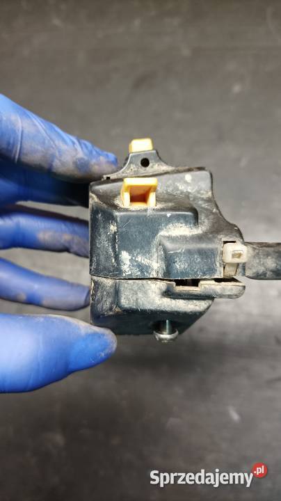 Włącznik przełącznik świateł klaksonu części Gołaczewy