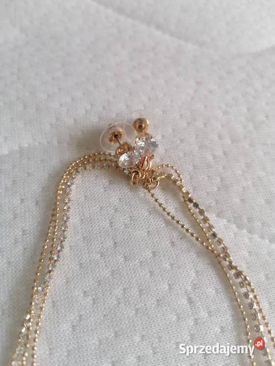 Kolczyki i potrójny łańcuszek