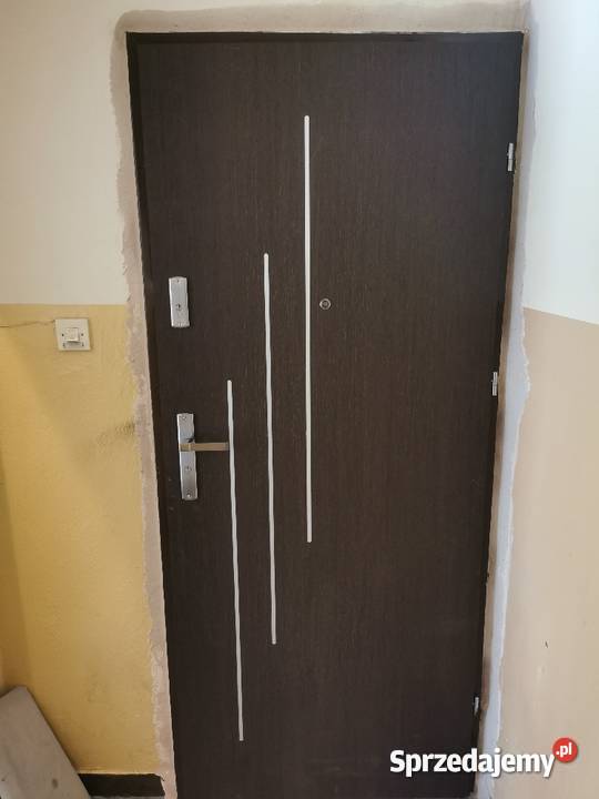 Drzwi z montażem ZEWNĘTRZNE drewniane i metalowe Mielec