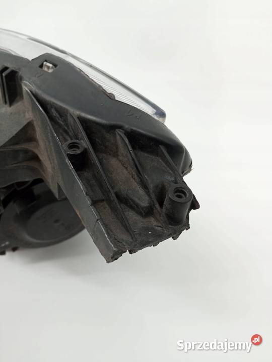 LAMPA PRZÓD PRAWA EUROPA 9677810280 Peugeot 2008
