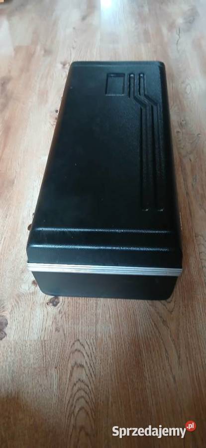 Stary sztywny futerał na trabke