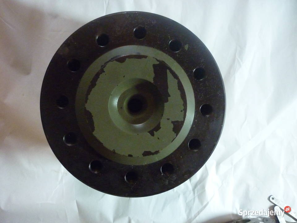 Części o starych armat i czołgów Dębica