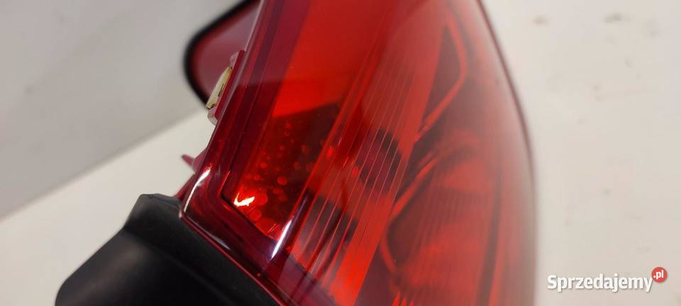 VW TIGUAN 5N0 LAMPA PRAWY TYŁ 2013