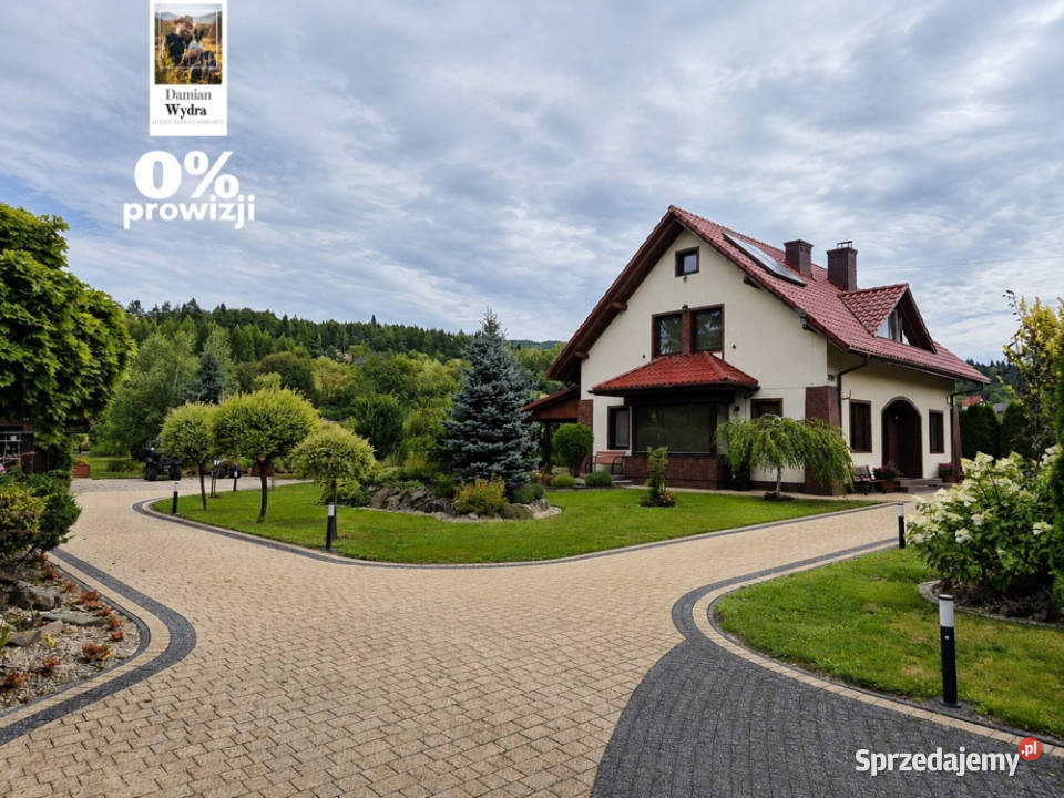 Gotowy do zamieszkania dom piękny ogród i święty