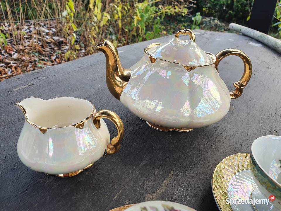 Porcelana filiżanki dzbanek i mlecznik Myszków