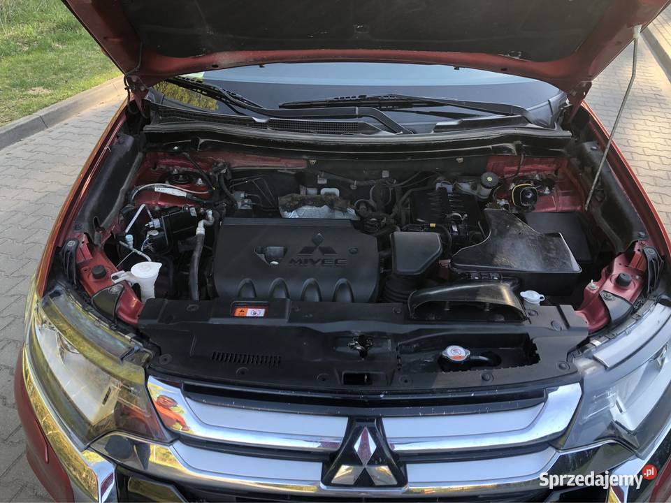 Mitsubishi Outlander 4x4 20 Benzyna 7 osobowy 2000cm3