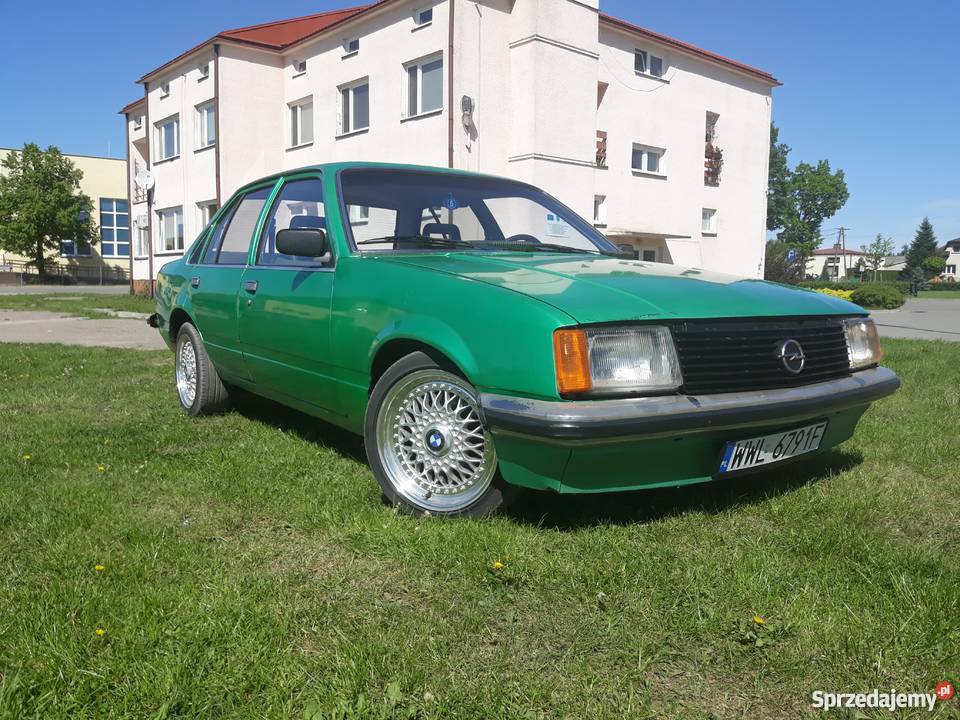 Opel Rekord 81 20 benzynalpg super stan Rok produkcji 1981 Dręszew sprzedam