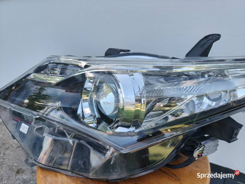 Toyota Auris II 2014 reflektory lampa lampy sprzedam