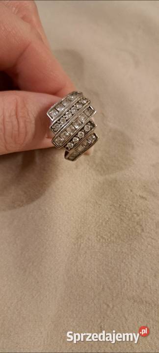 Pierścionek srebrny z cyrkoniami mazowieckie Skaryszew