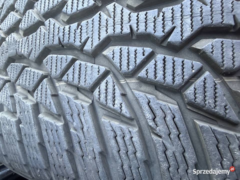 Opony Nokian 22550r18 sprzedam