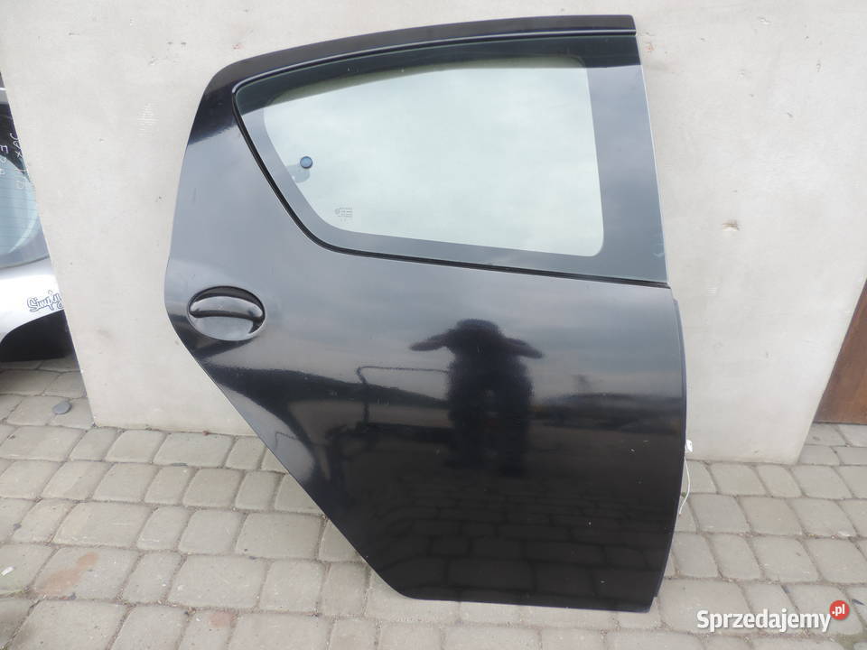 DRZWI TYŁ TYLNE PRAWE TOYOTA AYGO 1 1E0 części blacharskie Nowy Sącz