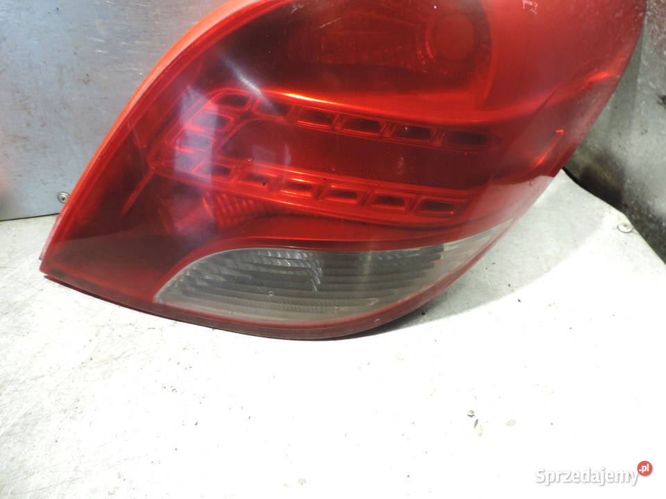PEUGEOT 207 HB LIFT LAMPA PRAWA TYLNA PRAWY TYŁ osobowe