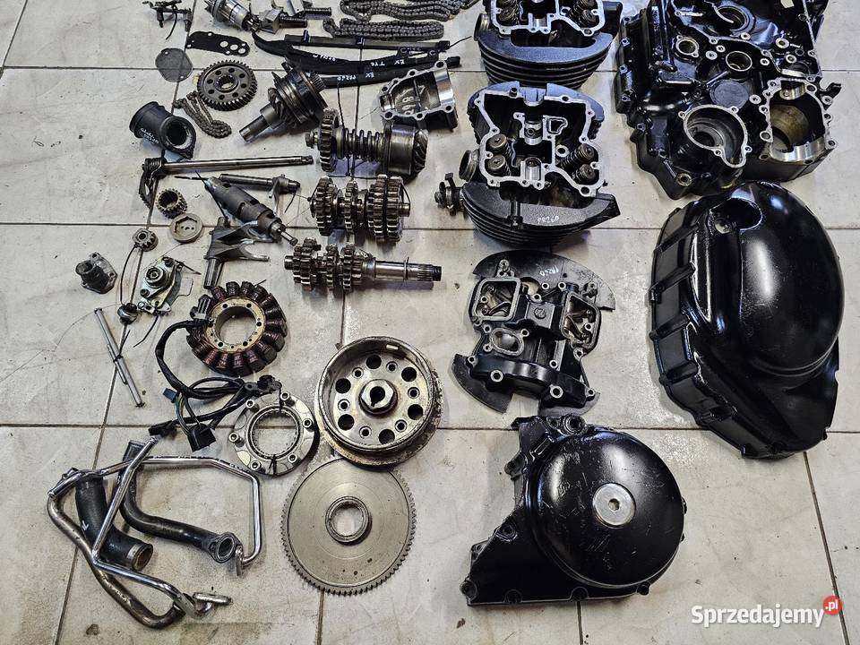 Suzuki VL 800 silnik części vl800 wałek kapa Jelenia Góra