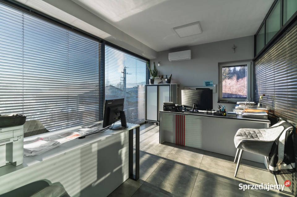 Nowoczesna hala produkcyjnomag z biurami 4 bramy