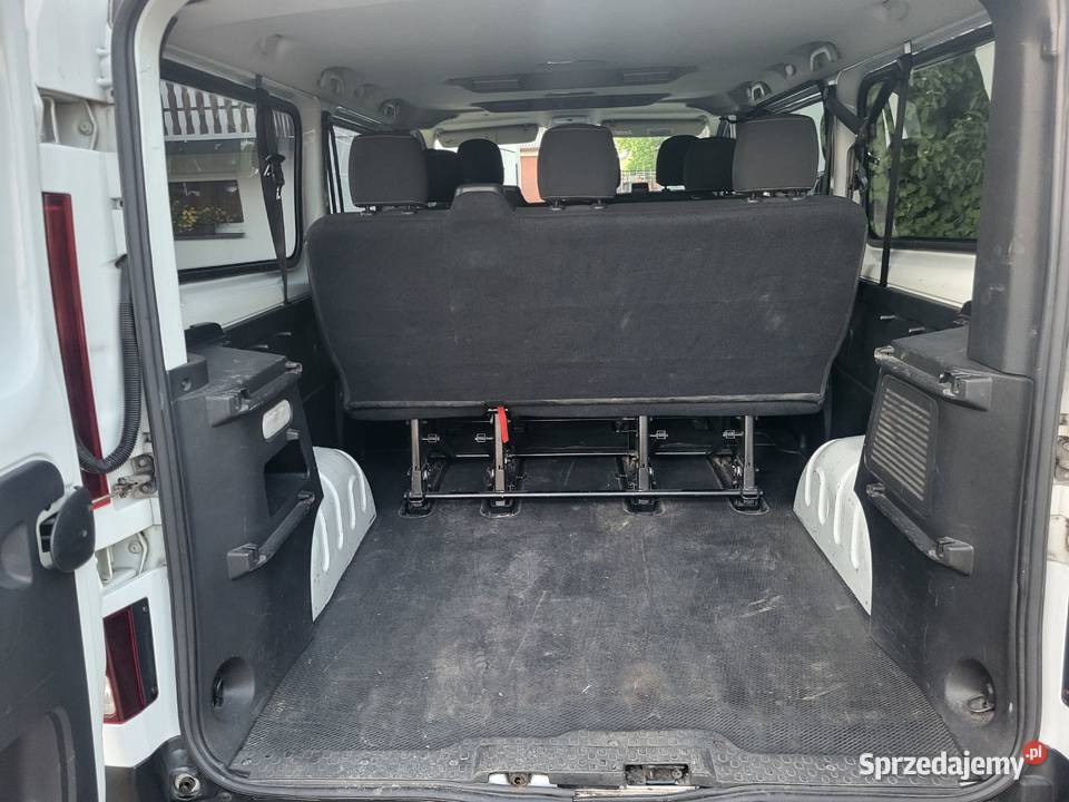 Renault trafic 9 osobowy 2017 manualna Miedniewice