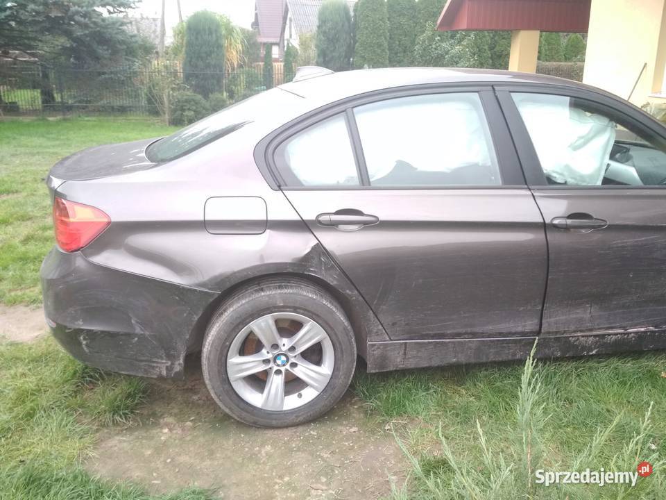 BMW F30 318d uszkodzone Rok produkcji 2013 Oleśniki