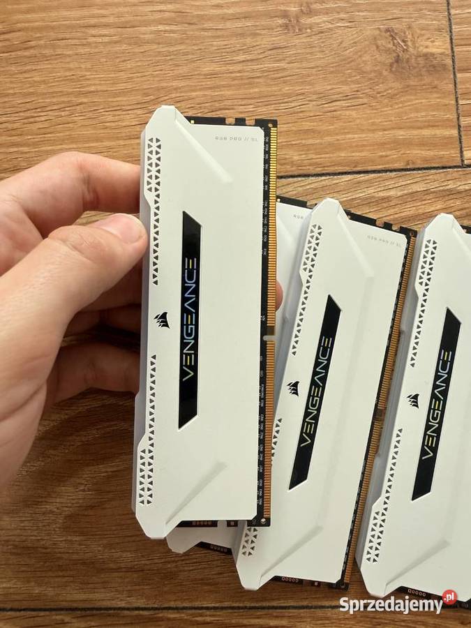 DDR4 Corsair 32GB 4x8GB 3200MHz CL16 Vengeance Myślenice