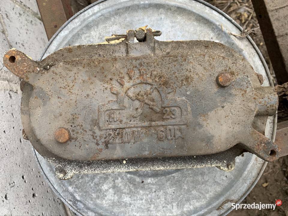 Stara lampa żeliwna PRL Wierzchowiny