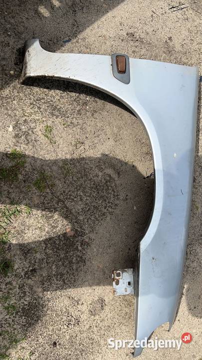 Błotnik prawy Citroen Saxo srebrny części blacharskie Margonin
