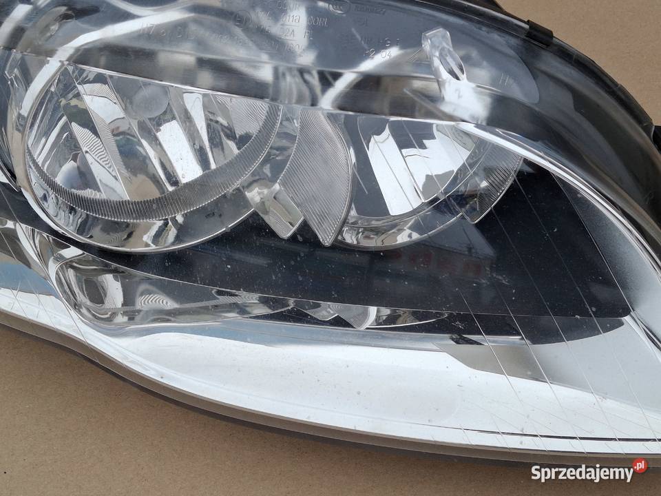 AUDI A4 B7 REFLEKTOR PRAWY LAMPA PRAWA Bieleń