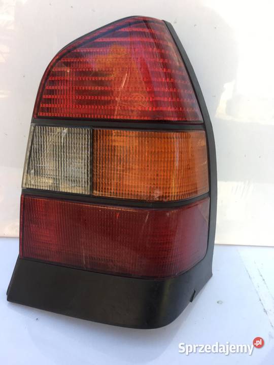 NISSAN PRIMERA PRAWA LAMPA TYŁ Lampy tylne Ostroróg