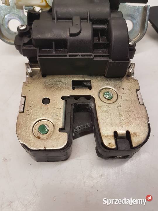 ZAMEK KLAPY TYŁ AUDI A3 A4 B8 A5 A6 A8 8K9827505 osobowe