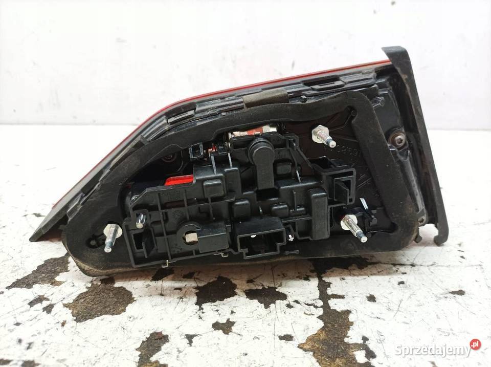 LAMPA TYŁ W KLAPĘ PRAWA SEDAN EU 8V5945076 Audi
