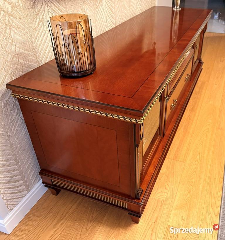 Stylowa szafka RTV z przeszkloną witryną Meble Rypin