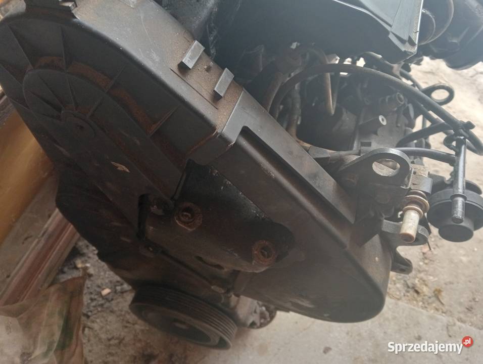 Citroen Berlingo 19D silnik słupek