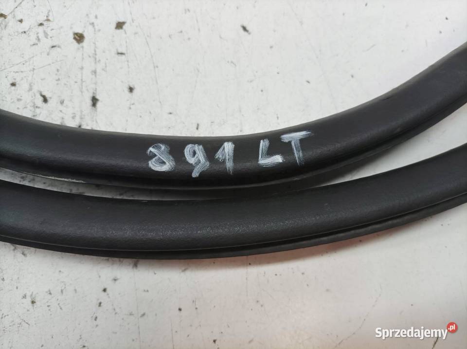 USZCZELKA DRZWI PRAWY LEWY TYŁ KOMBI KAROSERYJNA