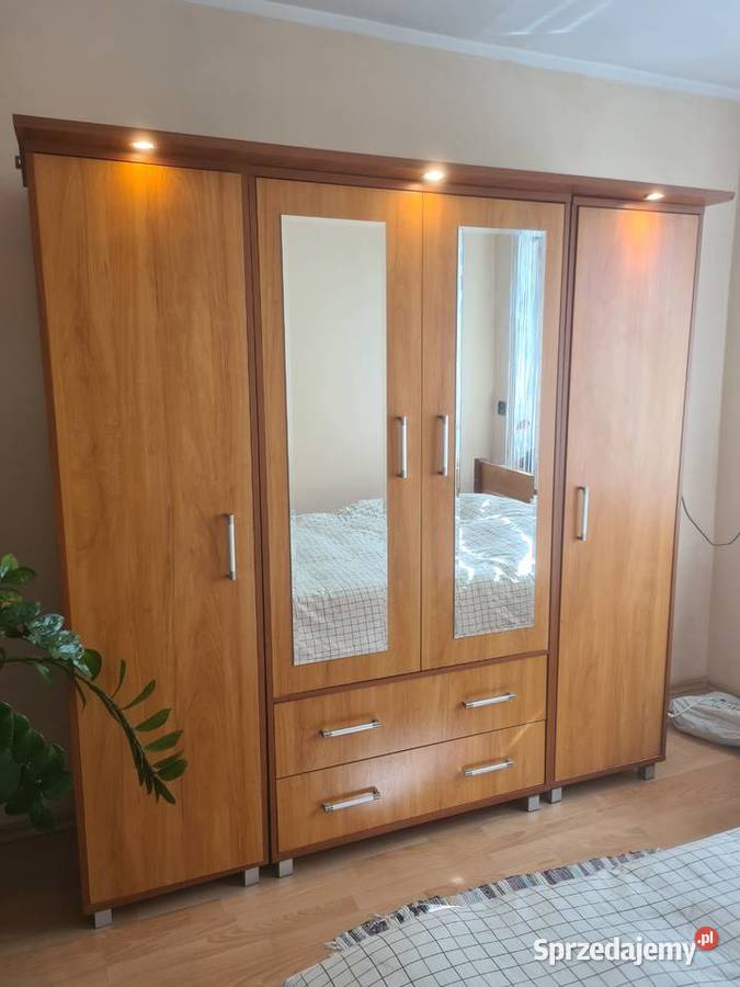 Duża czterodrzwiowa szafa Bielany Wrocławskie