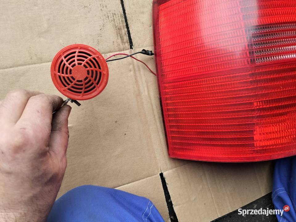 VW PASSAT B5 KOMBI LAMPA TYŁ TYLNA LEWA Kamień-Kolonia