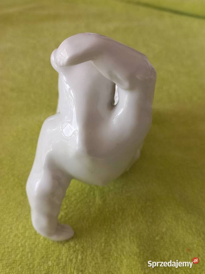 Figurka porcelanowa Niedźwiedź bawiący się KPM Toruń