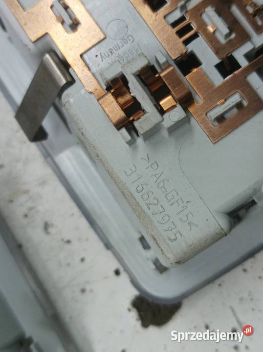 LAMPKA PODSUFITKI Opel Astra IV 2009 2020 J Rok produkcji 2011