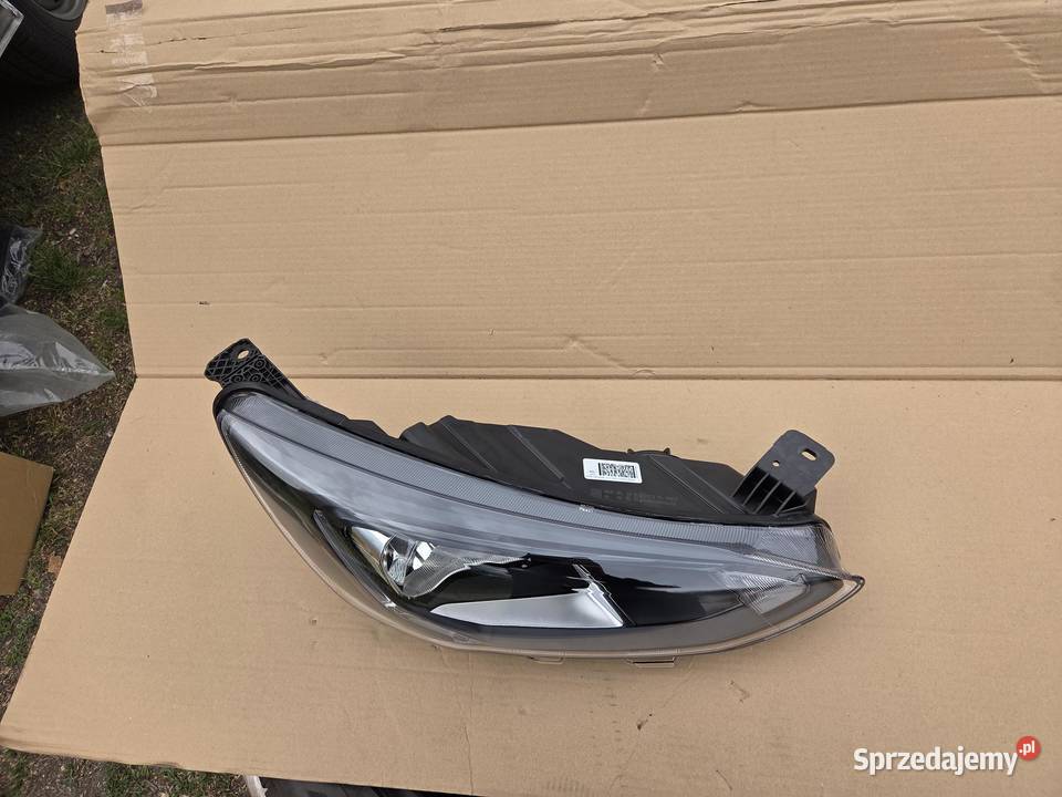 Lampa prawa przód przednia Ford Focus IV 2546956