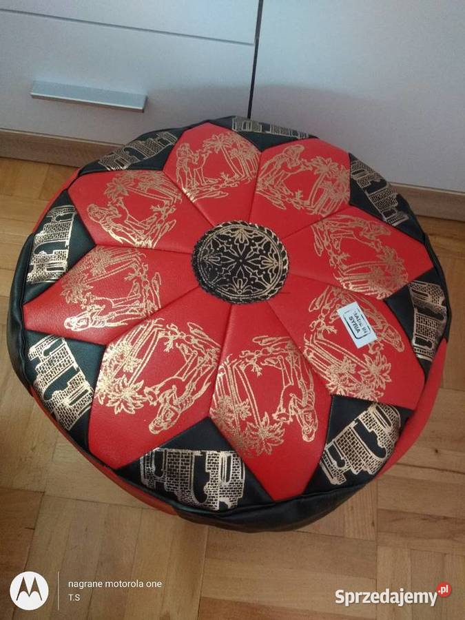 Dwie pufy bez wypelnienia sprzedam