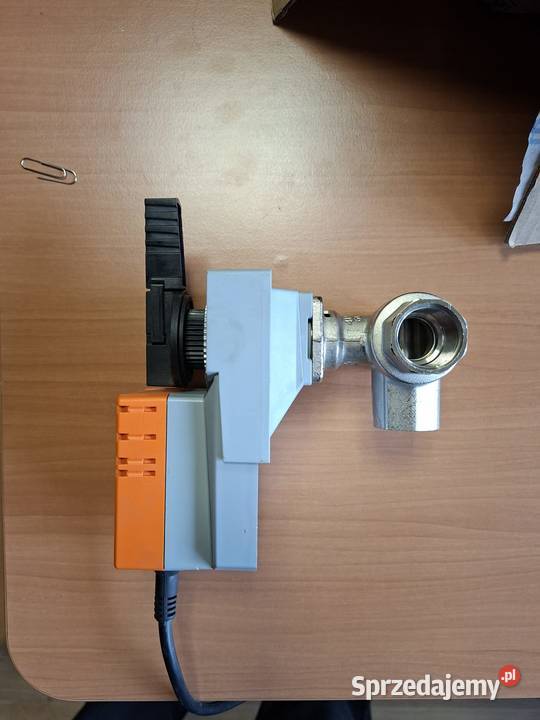 Zawór 3drogowy Belimo R30204S2 z siłownikiem Kłoczew