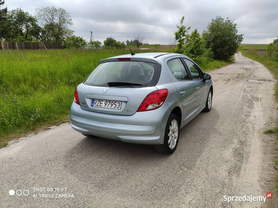 Peugeot 207 2010r 14 benzyna 75 150500km Rzeszów