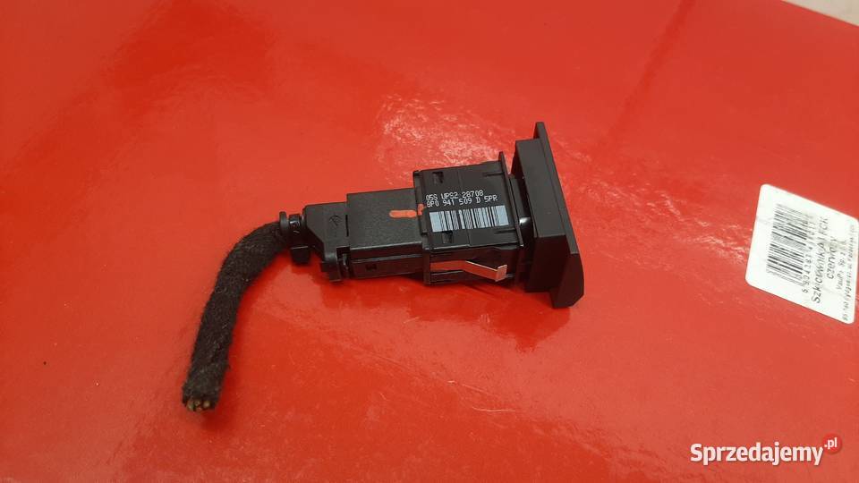 Włącznik awaryjnych Audi OE 8P0941509D