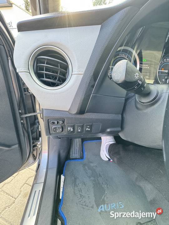 Toyota Auris hybryda 18 bogate wyposażenie Dobczyn