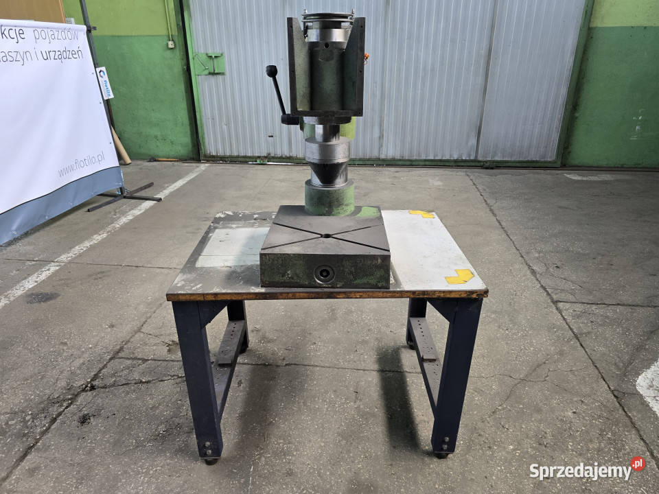 Nitownica radialna BRCKER ze stołem 20