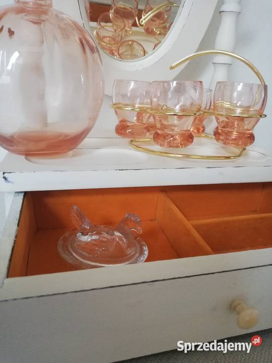 Karafka rozalinowa z kieliszkami w koszyczku Porcelana i szkło Gorlice