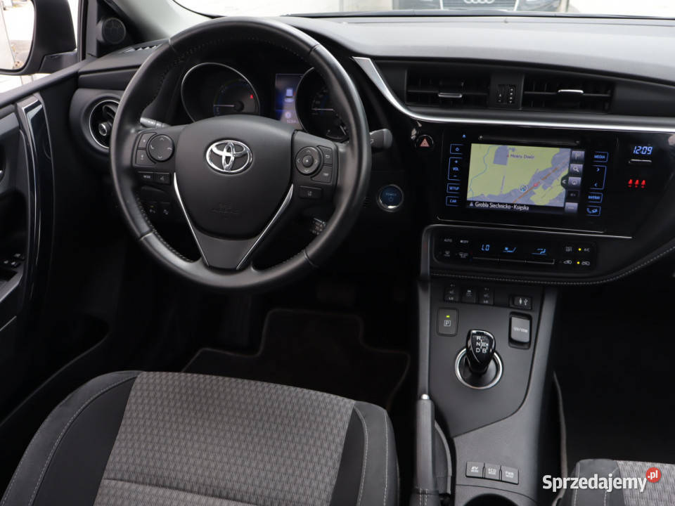 Toyota Auris Hybrid Piaseczno