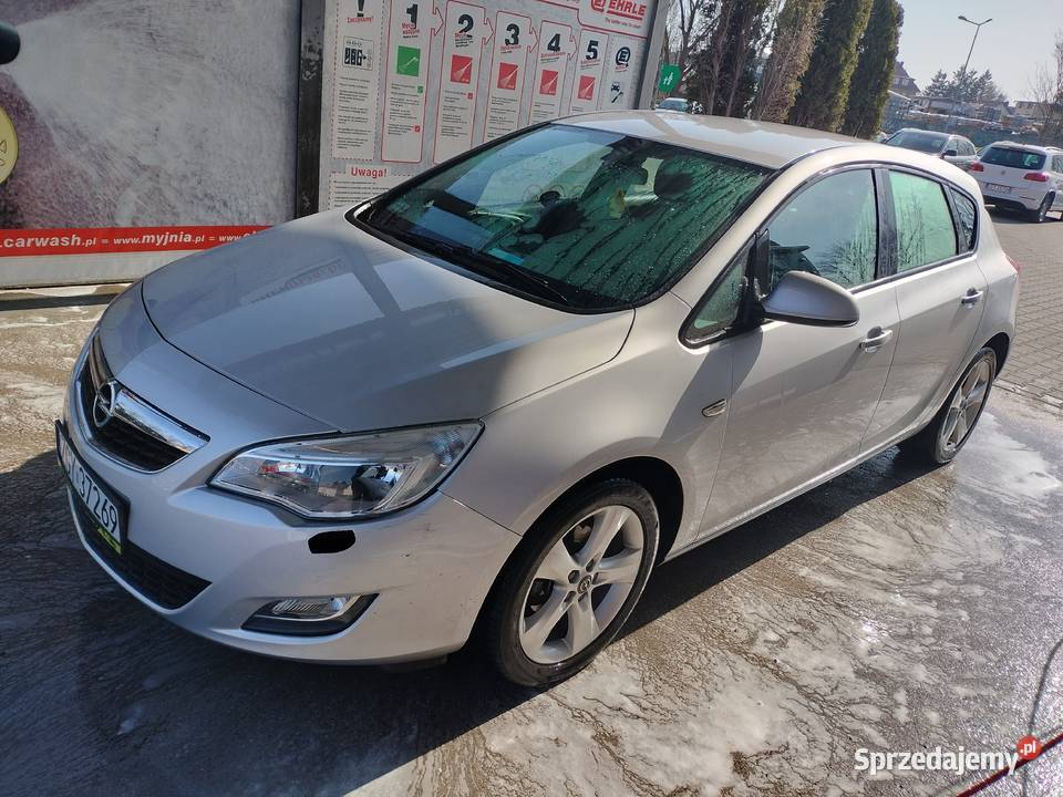 Sprzedam samochód marki Opel Astra j 14 turbo 1cm3 Astra Trzebiatów sprzedam
