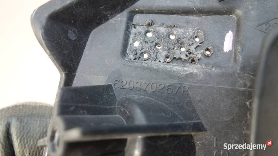 MEGANE IV ŚLIZG LEWY ZDERZAKA PRZÓD MOCOWANIE Ruda Śląska