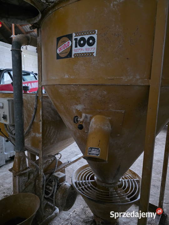 Mieszalnik pasz ze śrutownikiem Zbuczyn