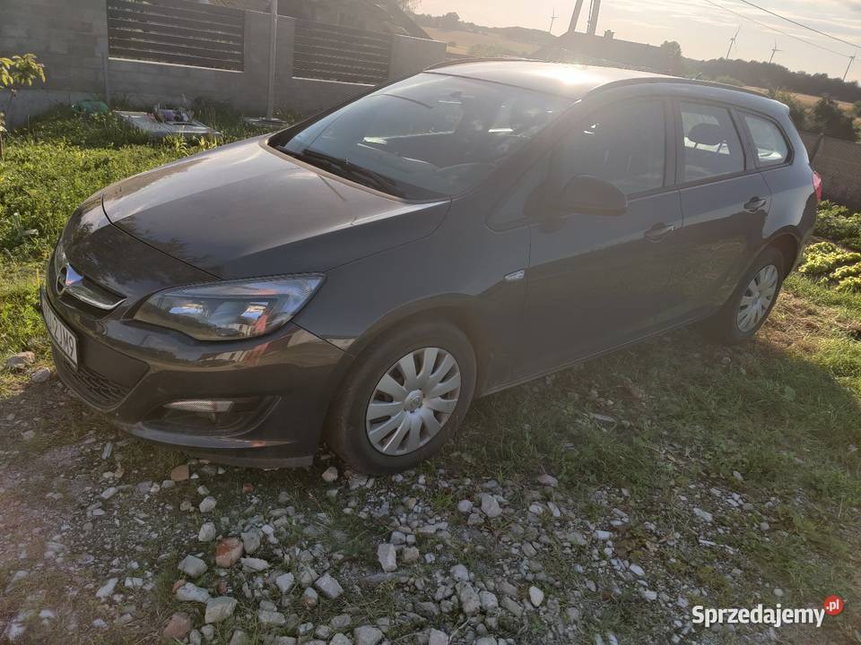 Opel Astra 2015r. - uszkodzony