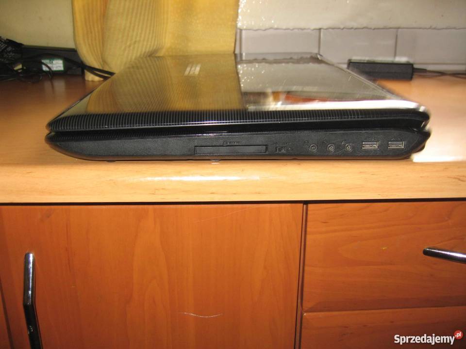 Duzy laptop 184 cala NOWY ASUS gwarancja